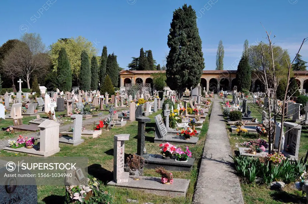 Bologna, Italy: Cemetery of Certosa