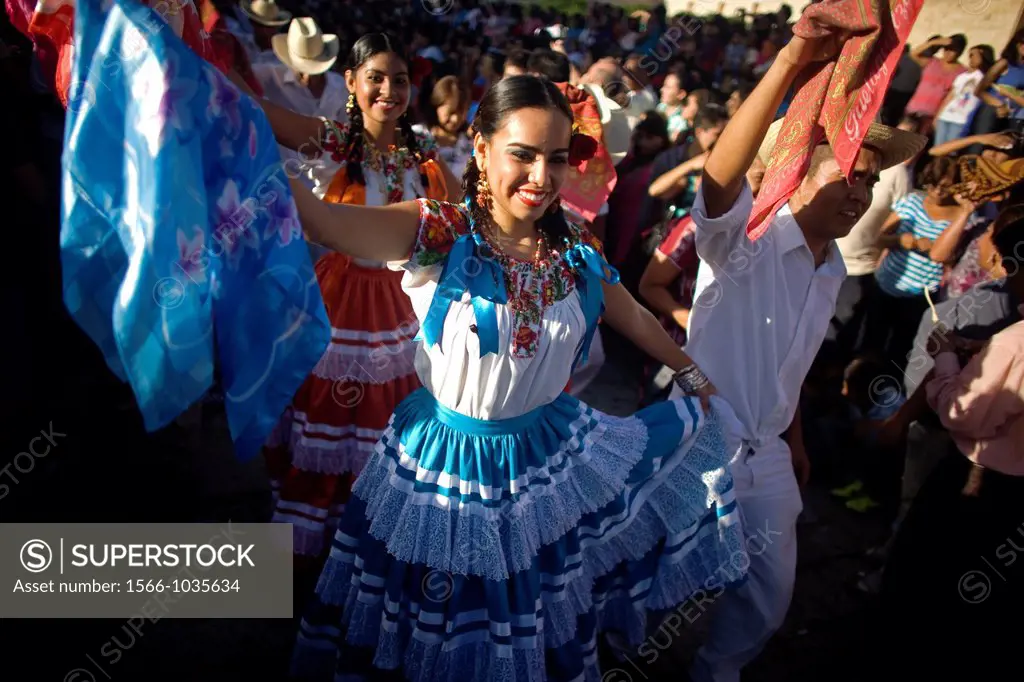 Dancers wearing traditional clothing perfom in the Guelaguetza parade in Oaxaca, Mexico, July 21, 2012  Oaxaca commemorates the ´Guelaguetza,´ an annu...