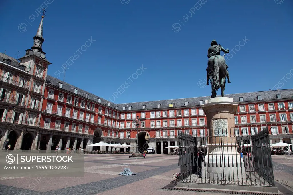 Plaza Mayor and the monument to Felipe III, Madrid, Spain, Europe