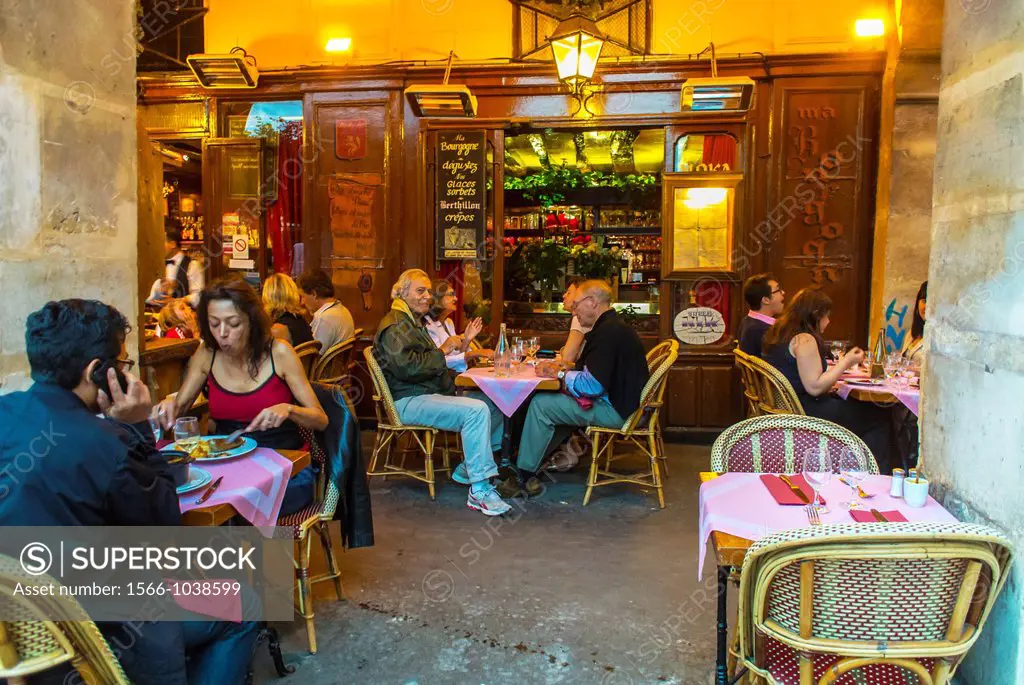 Paris, France, French Bistro, Café Restaurant, ´Ma Bourgogne´, Place des Vosges, in the Marais