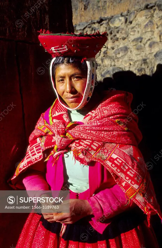 Native Quechua woman in the traditional costume Ollaytantambo Urubamba Valley Perú
