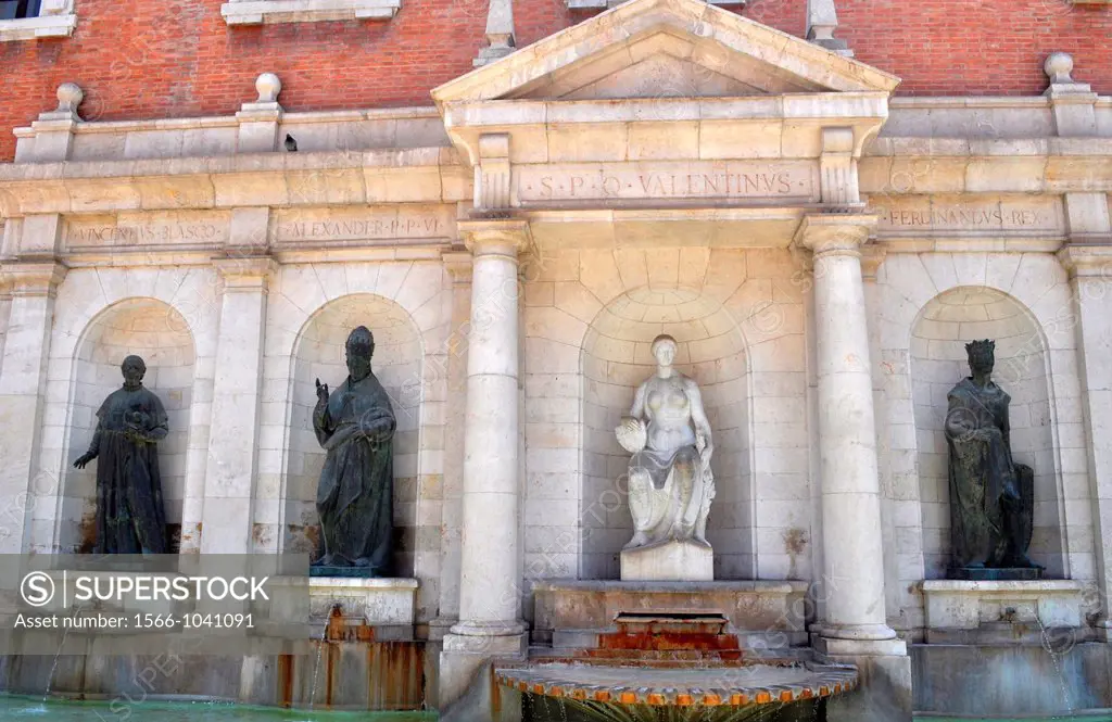 Valencia, Spain: fountain and statues in Plaza del Colegio del Patriarca