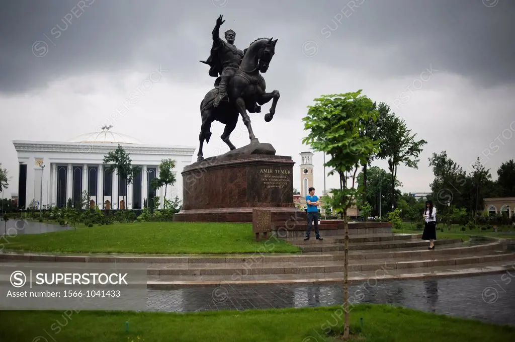 Tashkent  Taskent  UZBEKISTAN  Emir Timur statue.