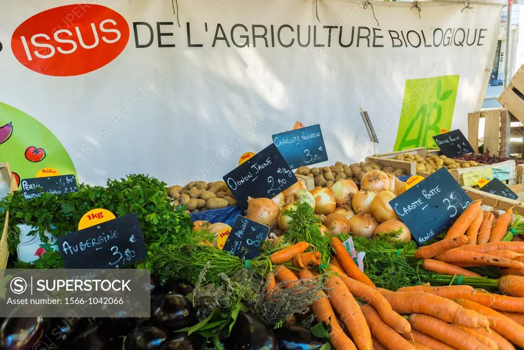 Paris, France, Organic Food on Display in Outdoor French Farmer´s Food Market, Cours de Vincennes