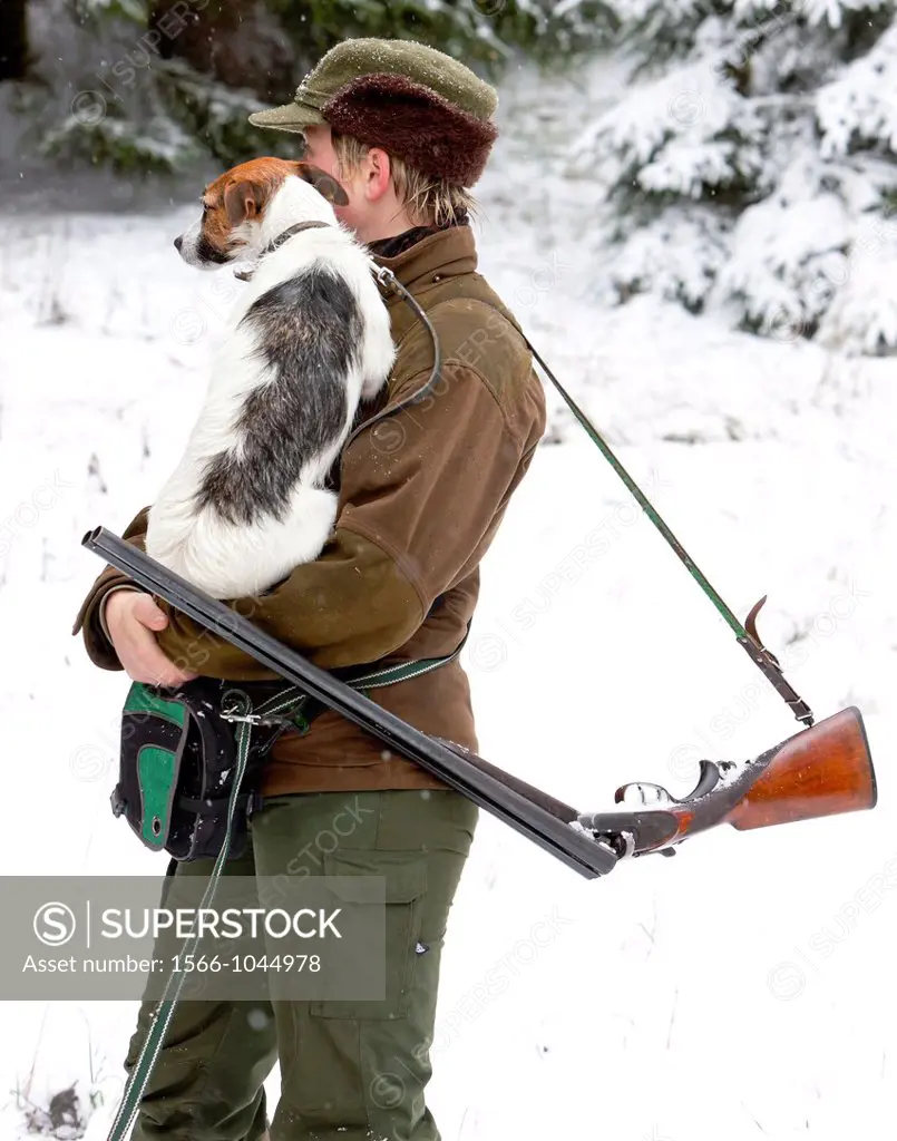 woman hunter with his dog hunting