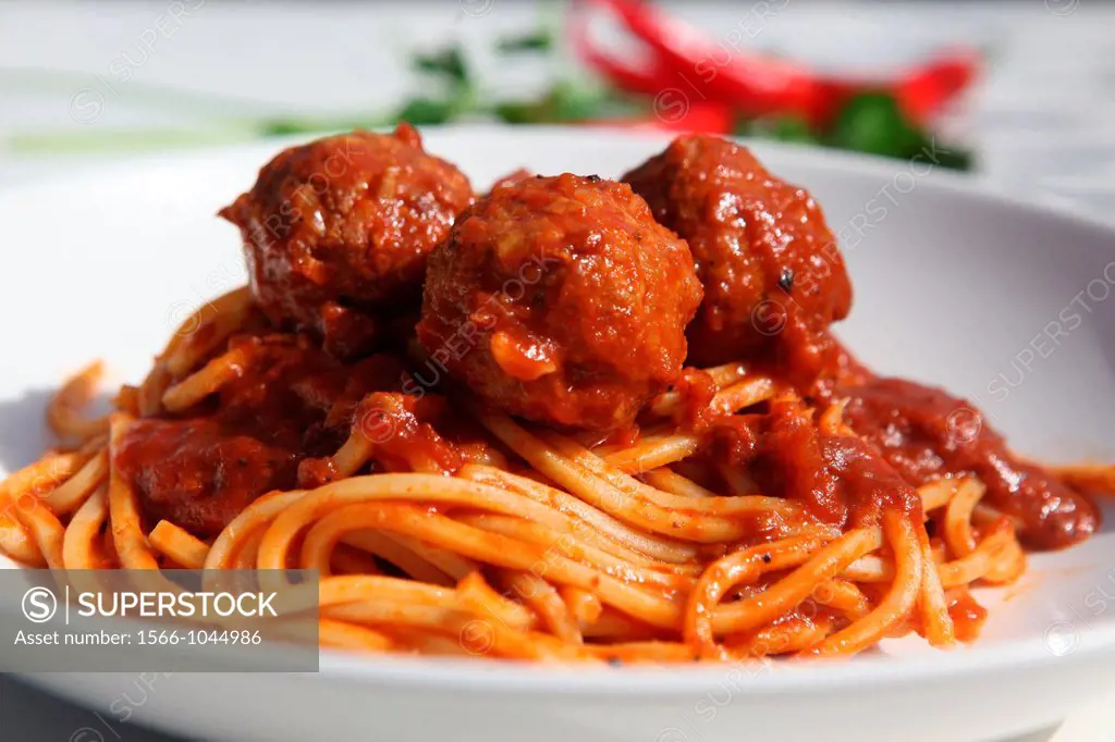 Spaghetti, meatballs and tomato sauce