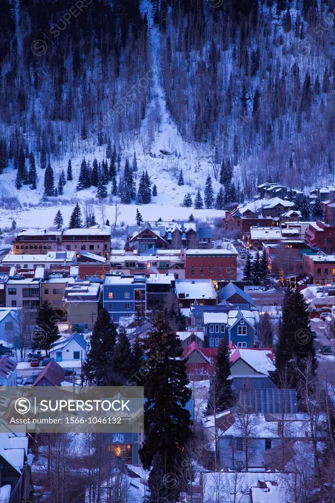USA, Colorado, Telluride, elevated town view from Tomboy Road, dawn