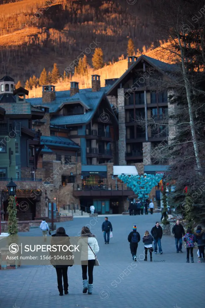 USA, Colorado, Vail, Vail Ski Resort, skiers, NR