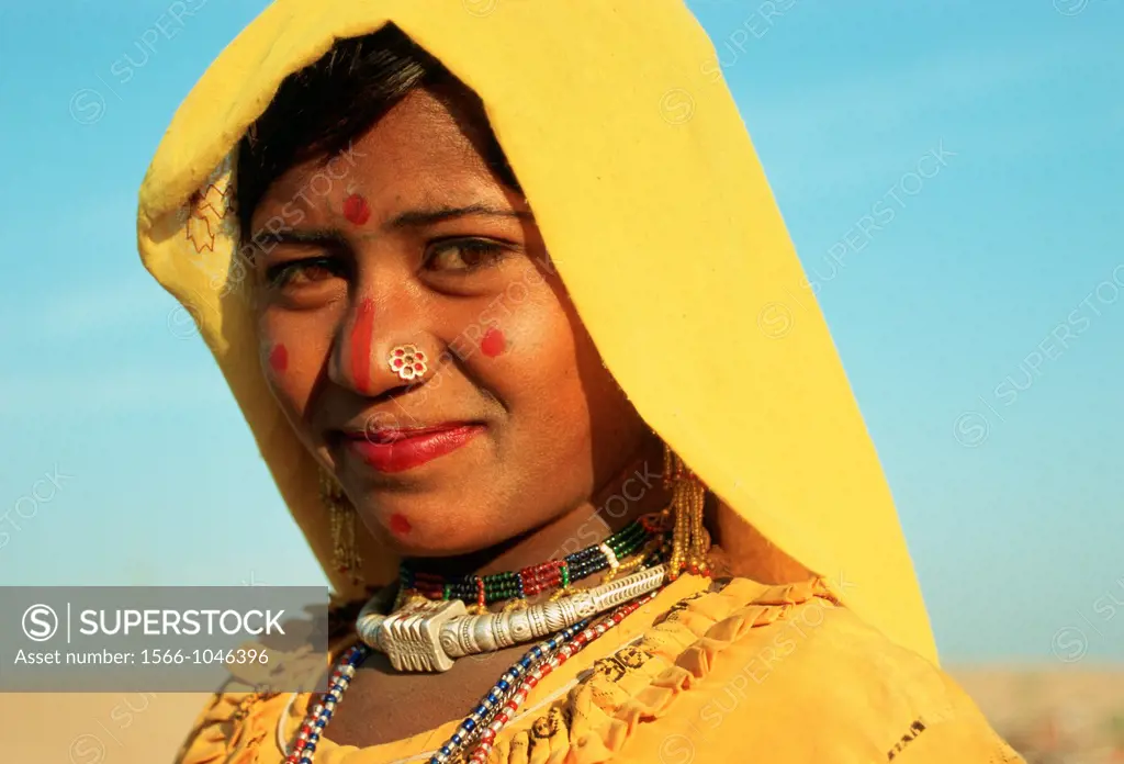 Hindu girl belonging to an untouchable group. Thar desert, India.