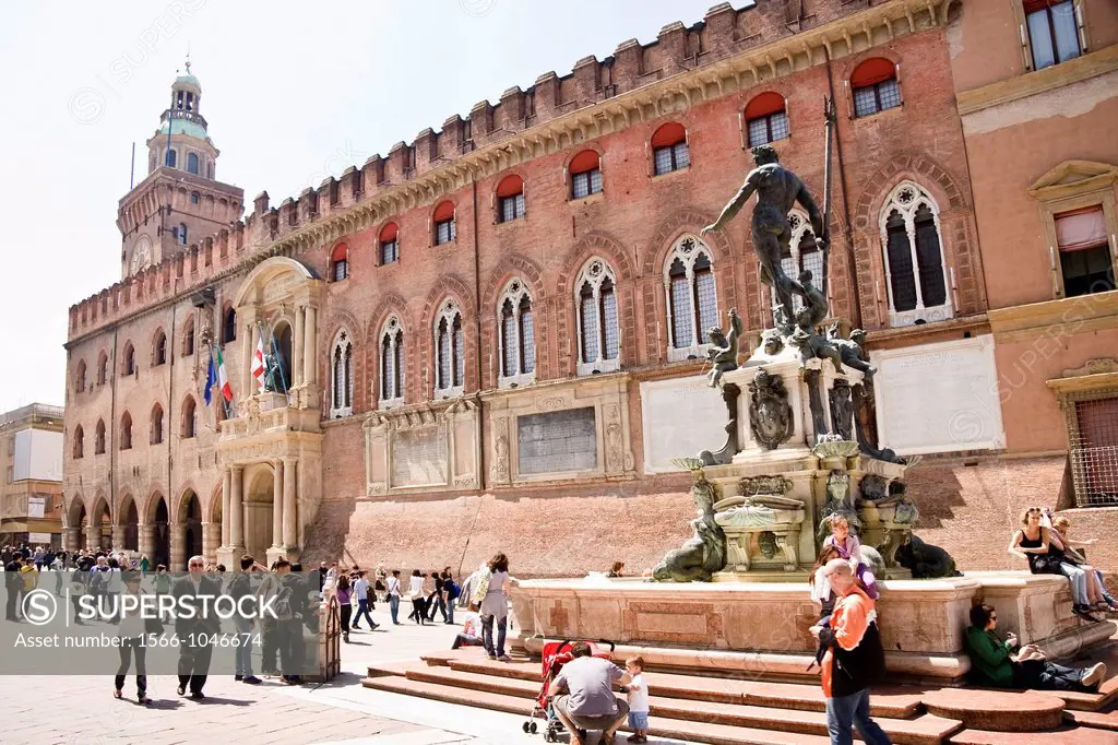 Palazzo d´Accursio aka Palazzo Comunale, Town Hall and Fountain of Neptune on Piazza Maggiore, Bologna