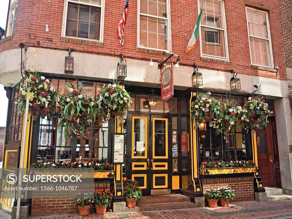 It is said that the Green Dragon Tavern played an important part in the freedom of Boston during the War of Independence  Established in 1654 The Gree...