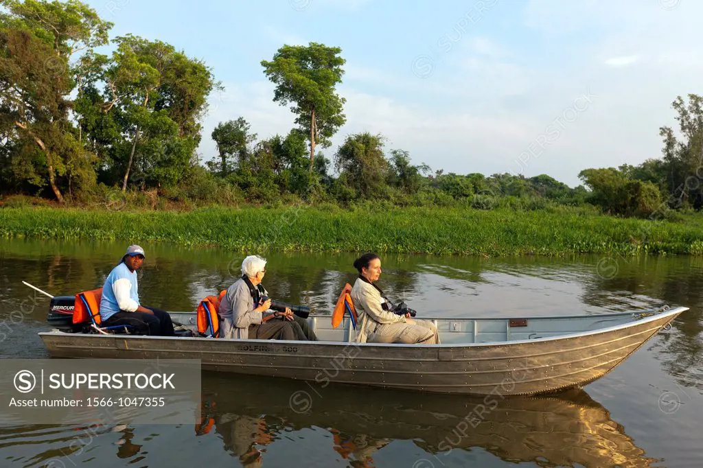 Brazil, Mato Grosso, Pantanal area, tourists on the river Cuiaba.