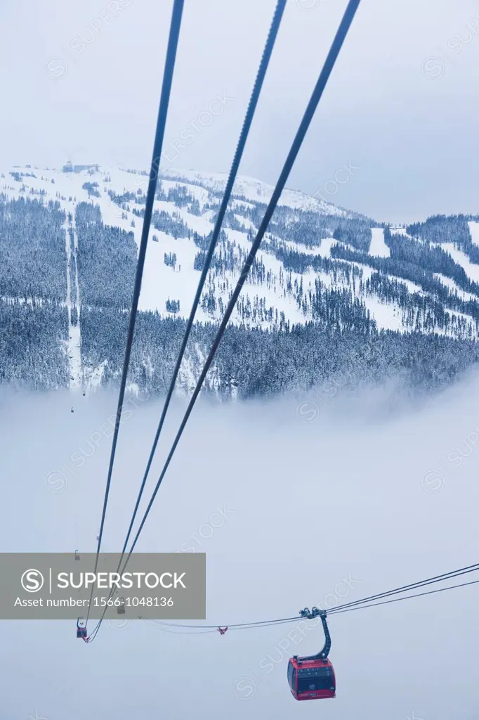Canada, British Columbia, Whistler, Peak 2 Peak Gondola between Whistler and Blackcomb Mountains, winter