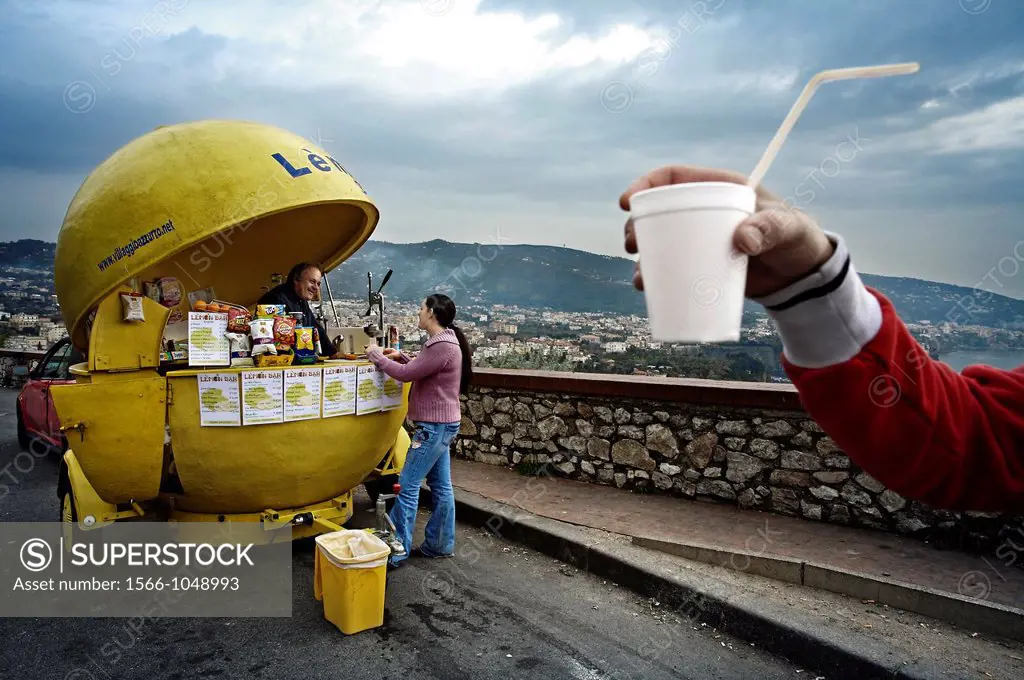 selling lemonade, Sorrento, Naples Bay, Campania, Italy.