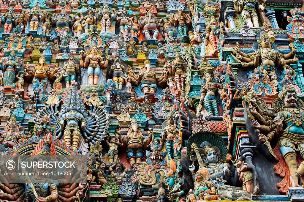 The West Gopuram entrance gateway to the temple enclosure  Sri Meenakshi Amman Temple  Madurai  Tamil Nadu  India.