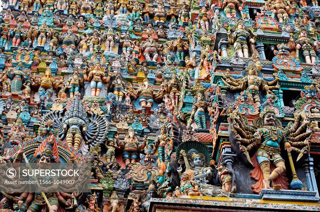 The West Gopuram entrance gateway to the temple enclosure  Sri Meenakshi Amman Temple  Madurai  Tamil Nadu  India.