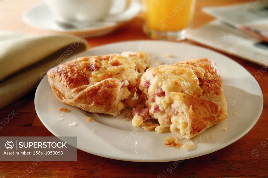 bacon and egg pastry, breakfast pastry