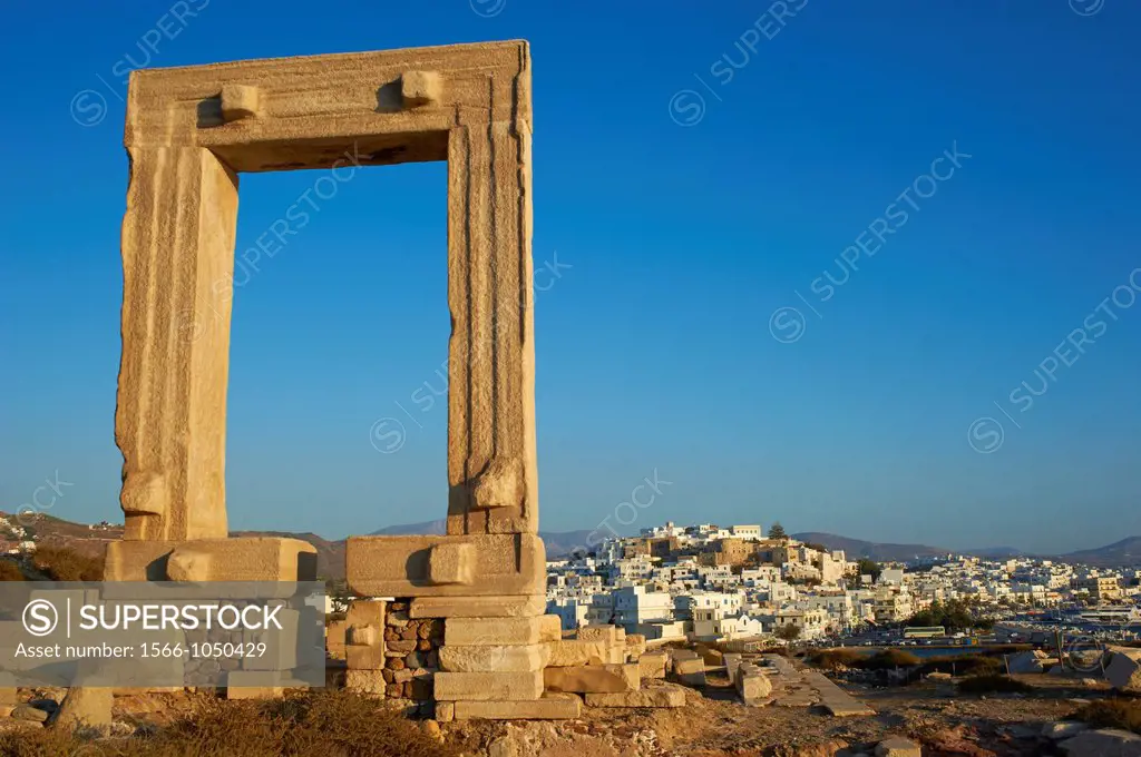 Greece, Cyclades islands, Naxos, city of Hora Naxos, Portara Gateway of Apollon temple