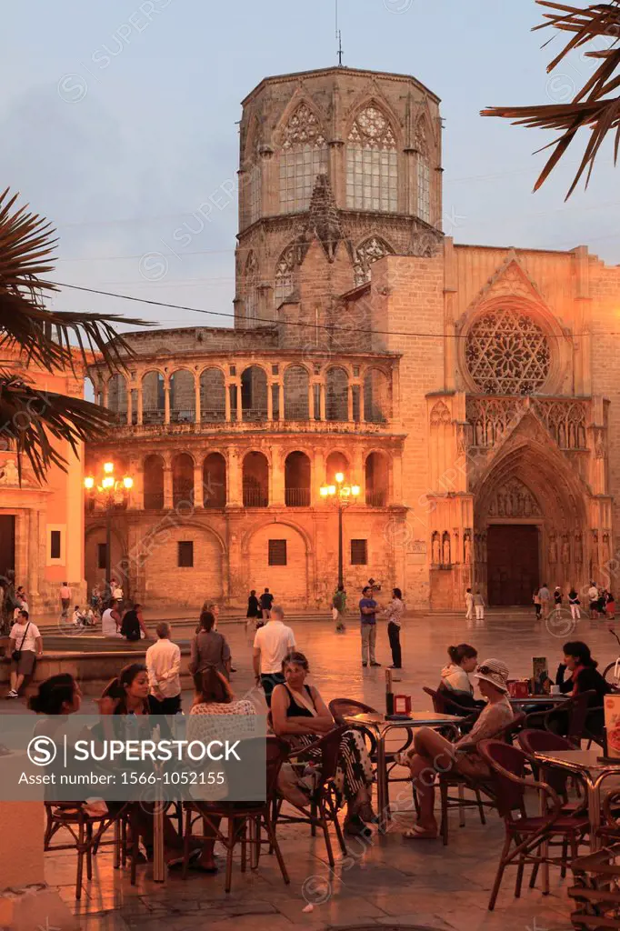 Spain, Valencia, Plaza de la Virgen, Cathedral, night, street cafe, people,