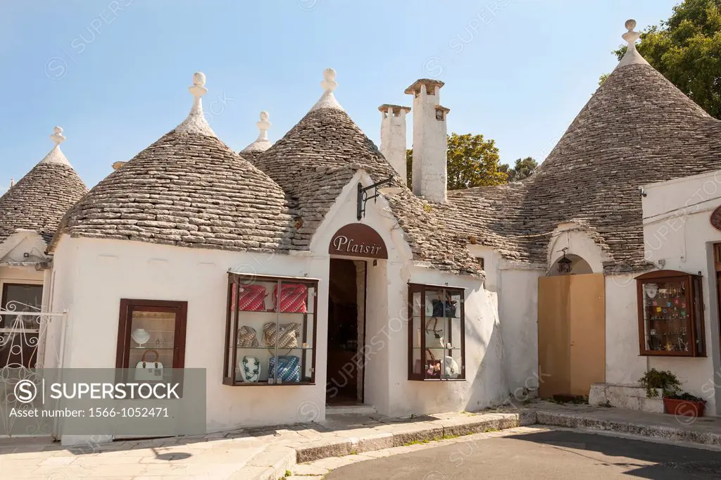 Traditional trulli shop, the Plaisir, Rione Monti, Alberobello, Bari province, Puglia region, Italy