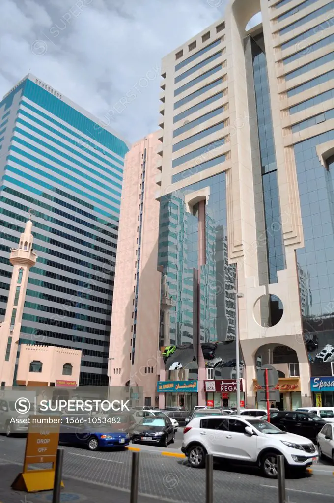 Abu Dhabi, United Arab Emirates: mosque and citys traffic by the Central Market  