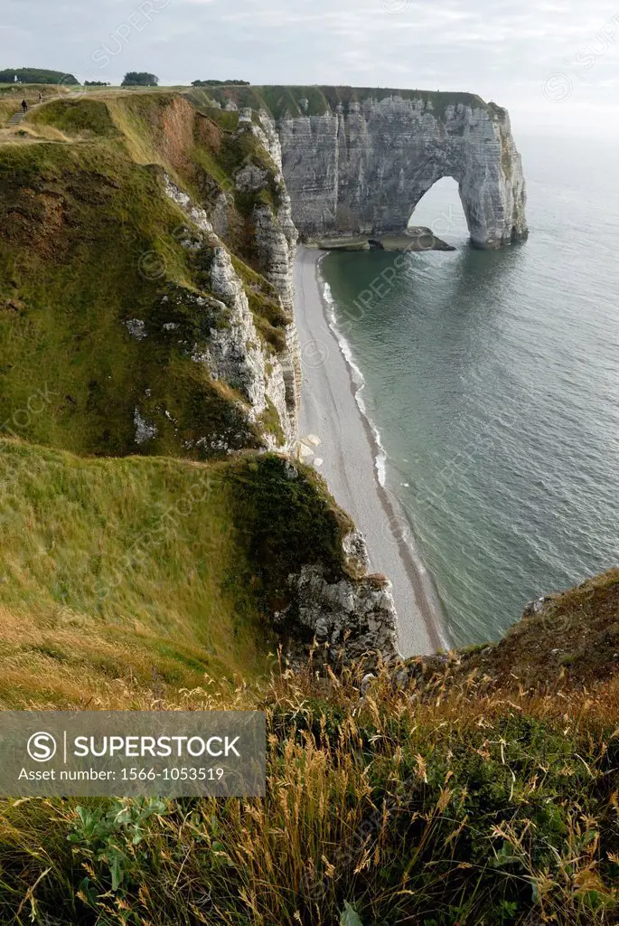 cliffs and the Manneporte arch, Etretat, Cote d´Albatre, Pays de Caux, Seine-Maritime department, Upper Normandy region, France, Europe
