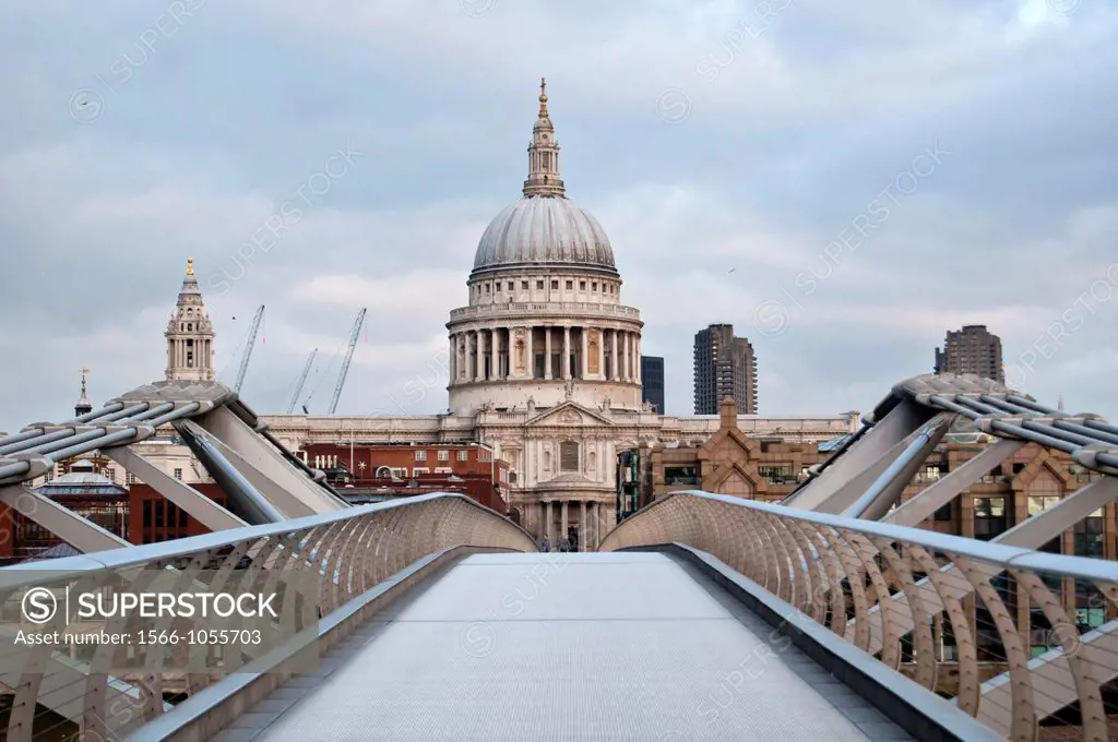 Millenium Bridge and St Paul´s Cathedral, London