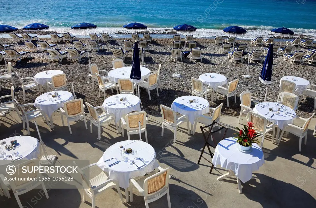 Tables and chairs, and sunbeds set out on the beach, off the Place d´Anglais, Nice, Cote d´Azur, France