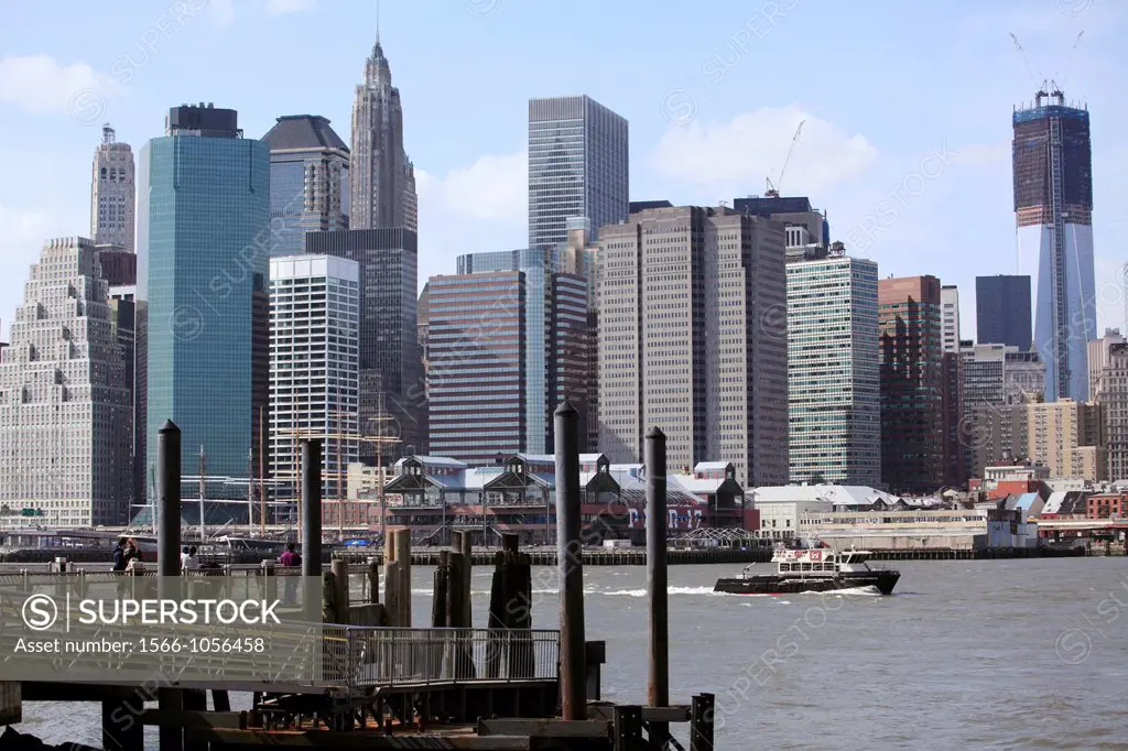 The view of the skyline of Manhattan Financial District from Fulton Ferry Landing in Brooklyn Bridge Park  Brooklyn  New York City  New York  USA.