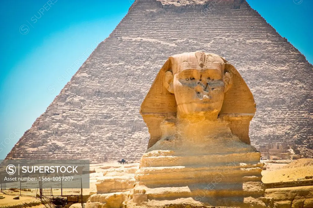 Sphinx and Chephren Pyramid in background, Gizeh  Egypt
