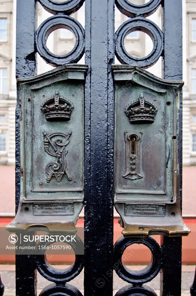 Close-up of the keyhole in the iron gate surrounding Buckingham Palace, London