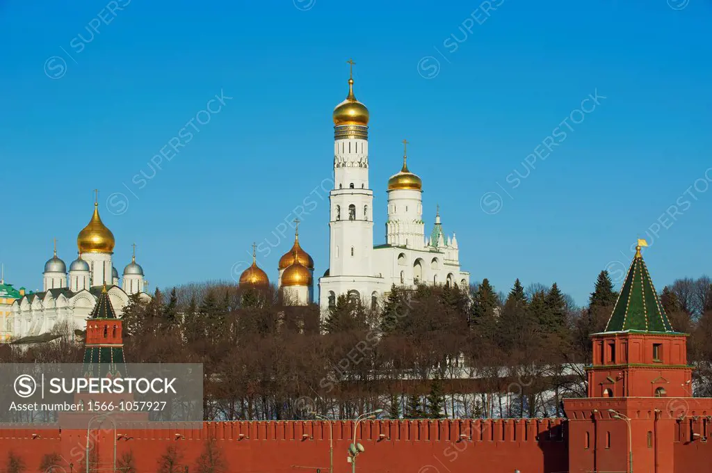 Russia, Moscow, Church of Archangel Michael behind Kremlin Wall