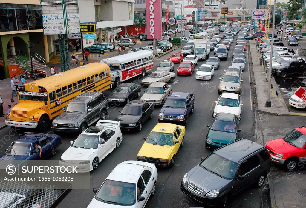 Ciudad de Panamá Panama: traffic jam in Bella Vista neighbourhood  