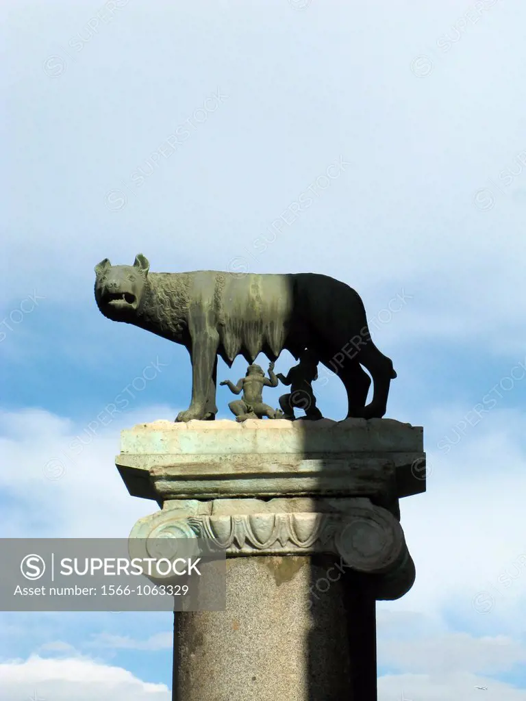 romulus and remus statue at the capitol hill in rome