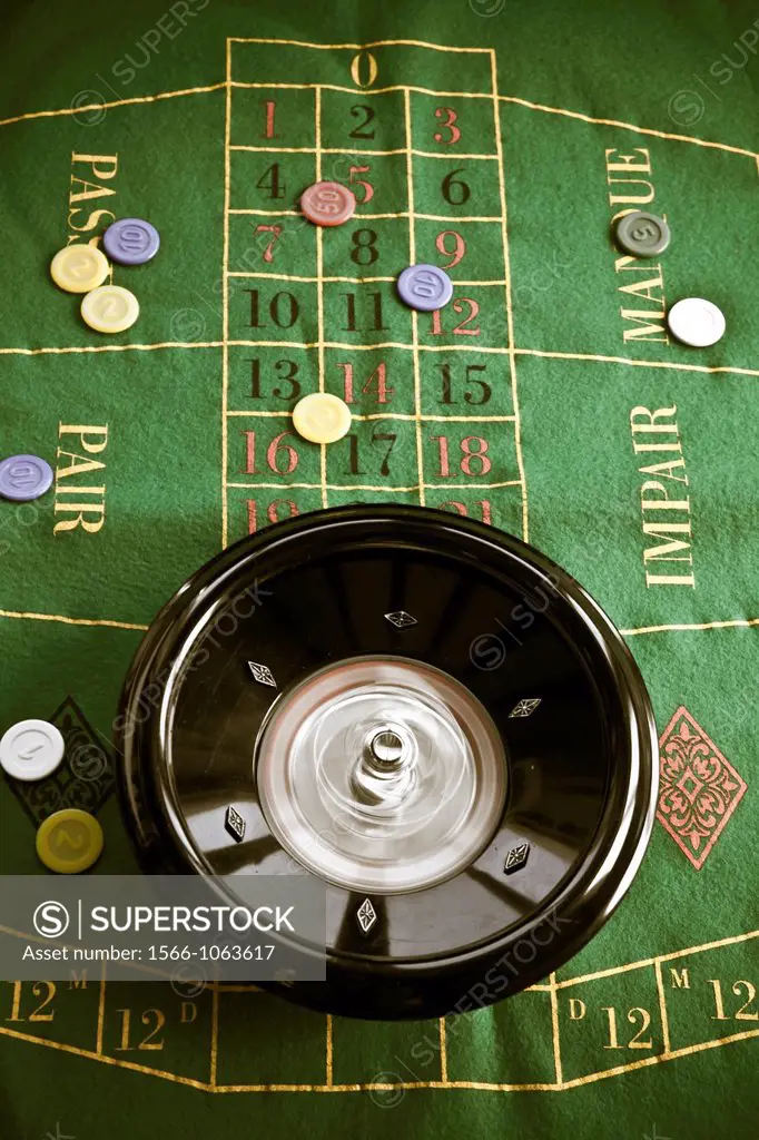 Roulette game table and game chips