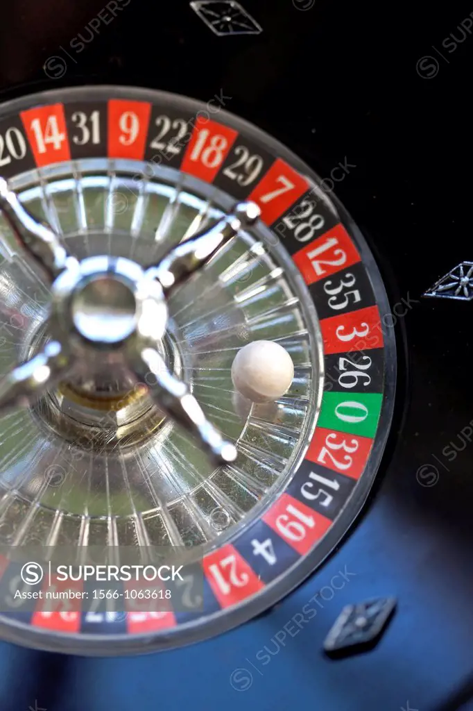Roulette game table and game chips