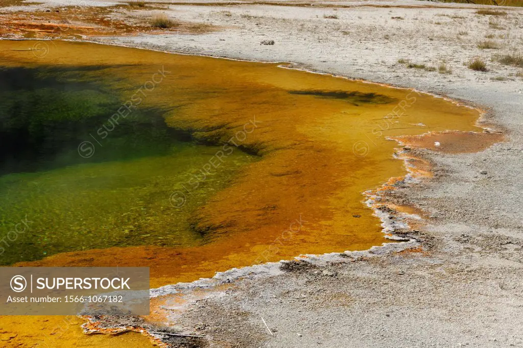 Emerald Pool, Black Sand Basin, Yellowstone NP, Wyoming, USA