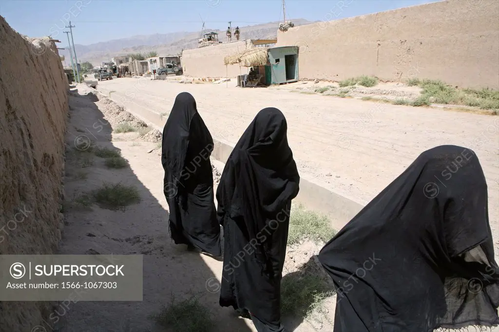 Afghan women in tarin kowt, Uruzgan province