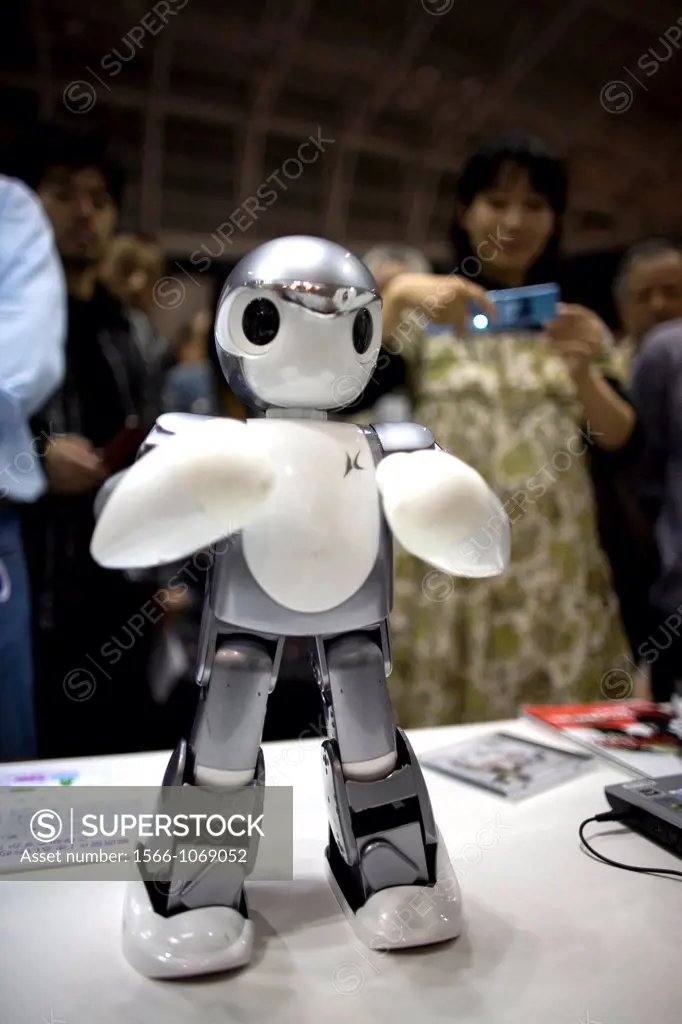 The first robot fair was held in Tokyo-Japan on 11 oct 2008 The main roboto builders showed their work at this venue This warrior or fighter robot can...