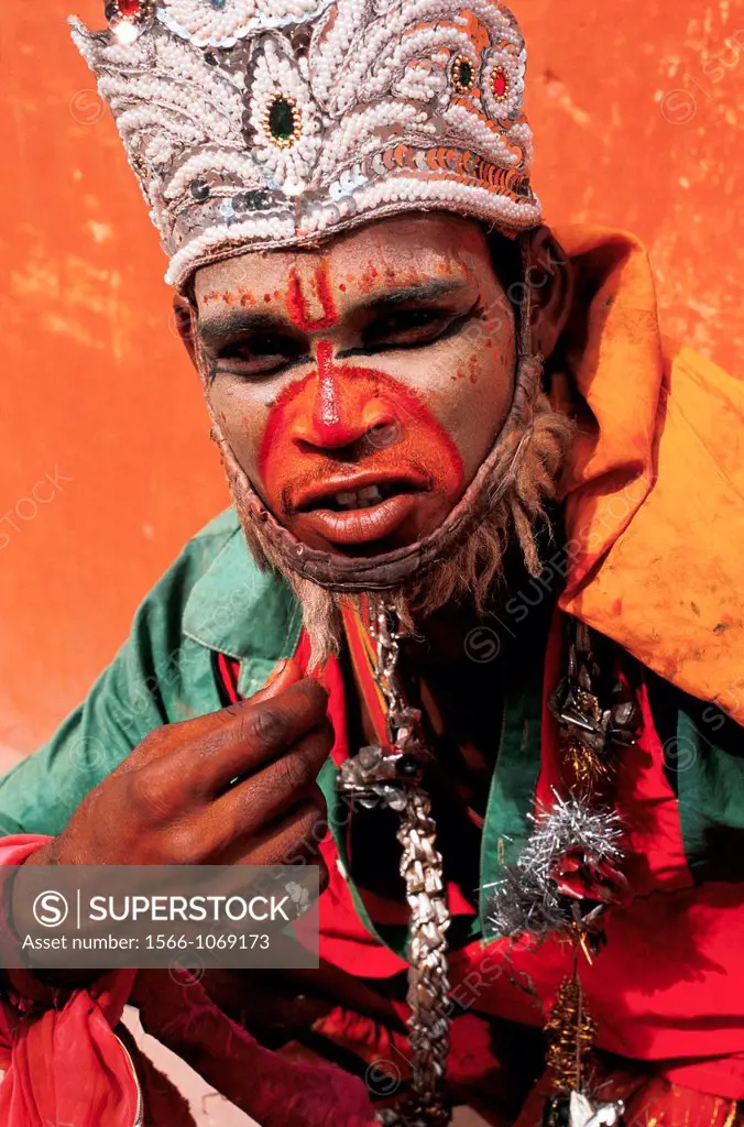 ´Bahurupia´, hindu man dressed and made up as an hindu deity i e Hanuman, the monkey god. From Jaipur, India. He is an untouchable and asks for alms.