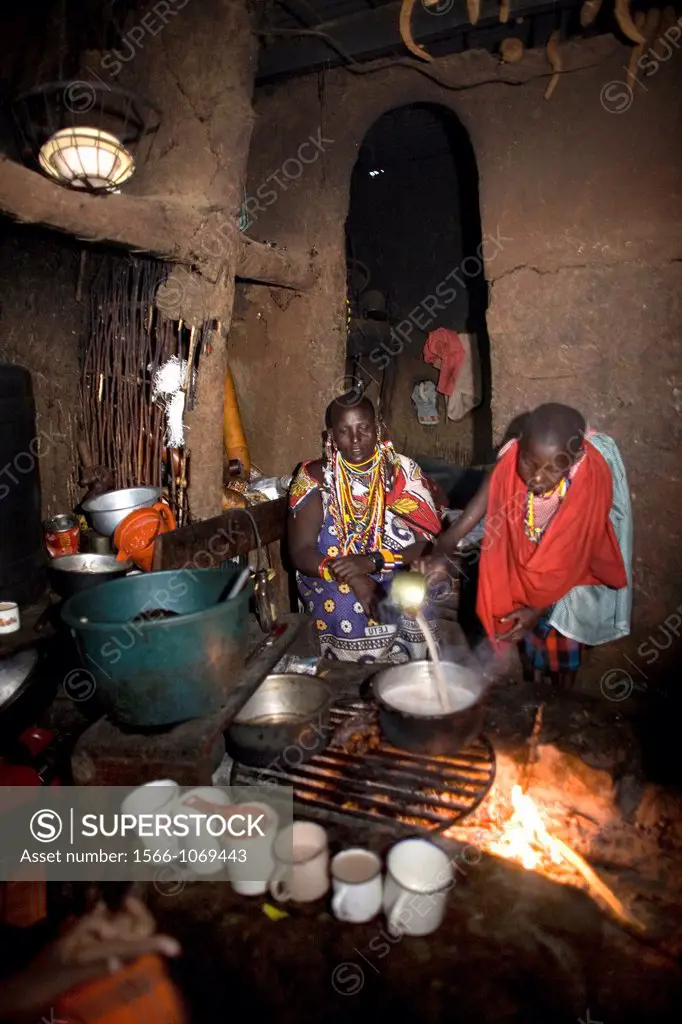 Ngoiroro is a village of 200 inhabitants, all belonging to the Massai Tribe The village lays right in the rift valley, south of Nairobi against the ta...