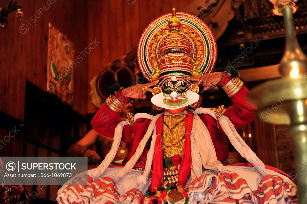 Kathakali traditional dance actor, in Cochin,Kerala,South India,Asia