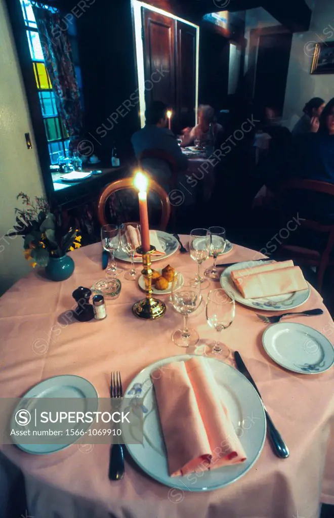 France, Paris, Restaurant Classique, La Truffiere, 4, Rue Blainville, 75005  Table  Quartier Contrescarpe