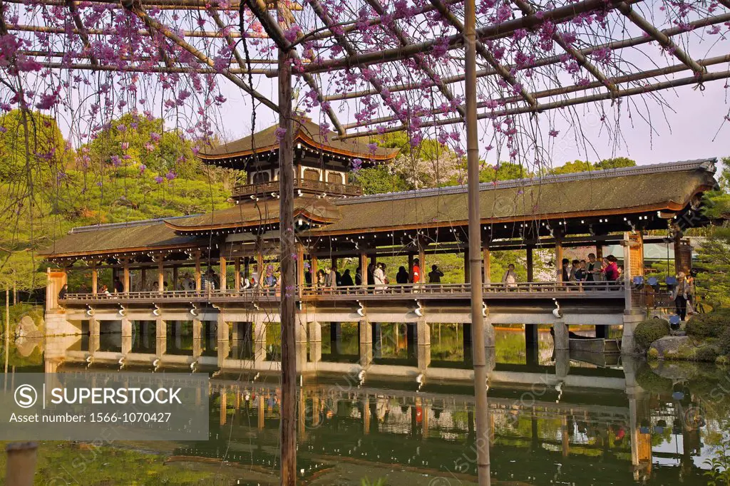 A view of the pond and covered bridge on the Heian-jingu temple grounds