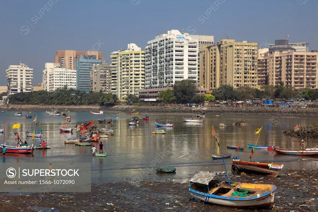 India, Maharashtra, Mumbai, fishing boats, Nariman Point, skyline,