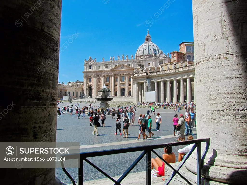 Piazza di San Pietro and the Basilica di San Pietro, Città del Vaticano, Rome, Lazio, Italy, Europe  