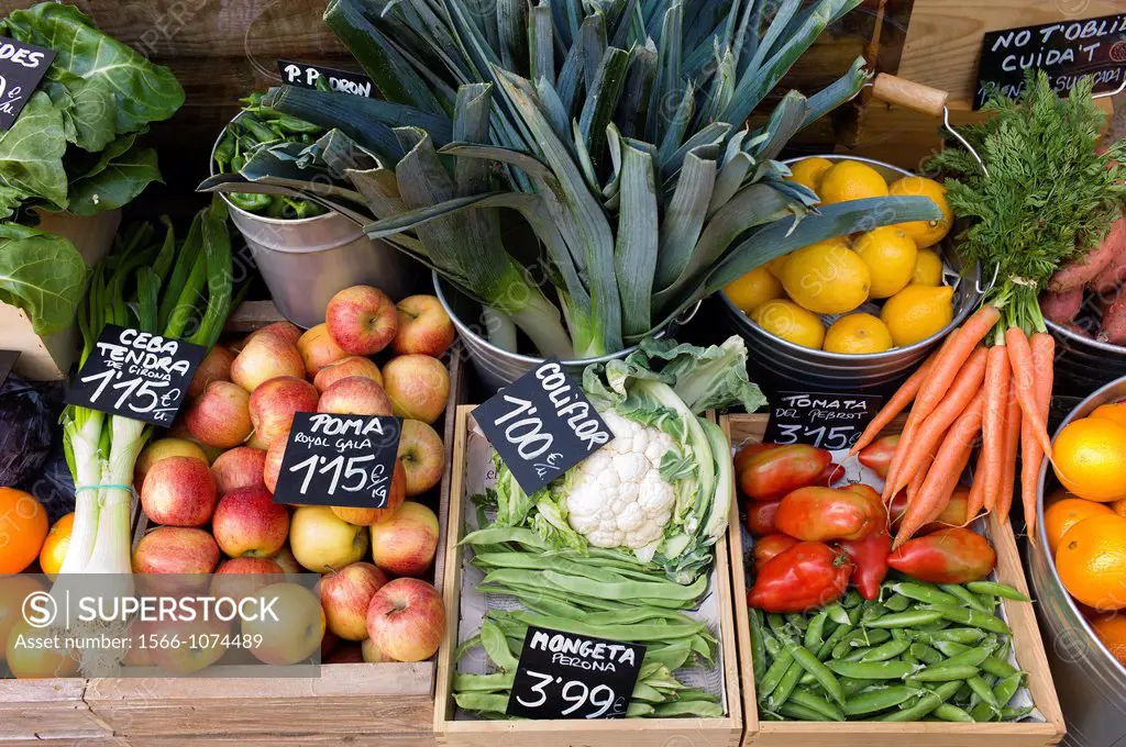 frutas y verduras en mercado ecologico, market fruits and vegetables in ecological