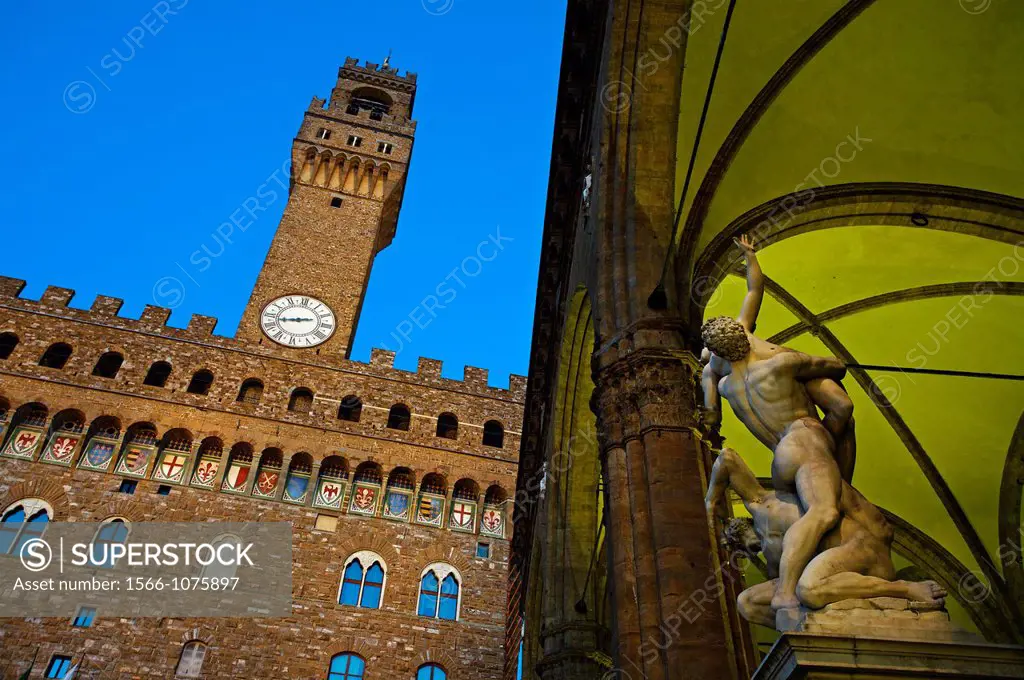 Palazzo Vecchio and The «Rape of the Sabines« 1579-83, freestanding sculpture by Giambologna at Loggia dei Lanzi  Piazza della Signoria, Florence, Tus...
