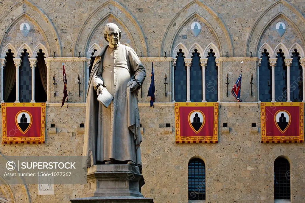 Statue of Sallustio Bandini in front of Palazzo Salimbeni, Siena Tuscany, Italy.