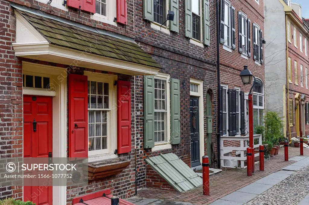 Colonial town houses, Elfreth´s Alley, oldest residential street in the United States, Philadelphia, Pennsylvania, USA